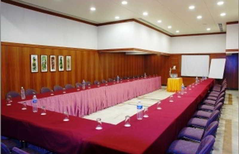 Comfort Inn President Near Ahmedabad Junction Station Exterior photo