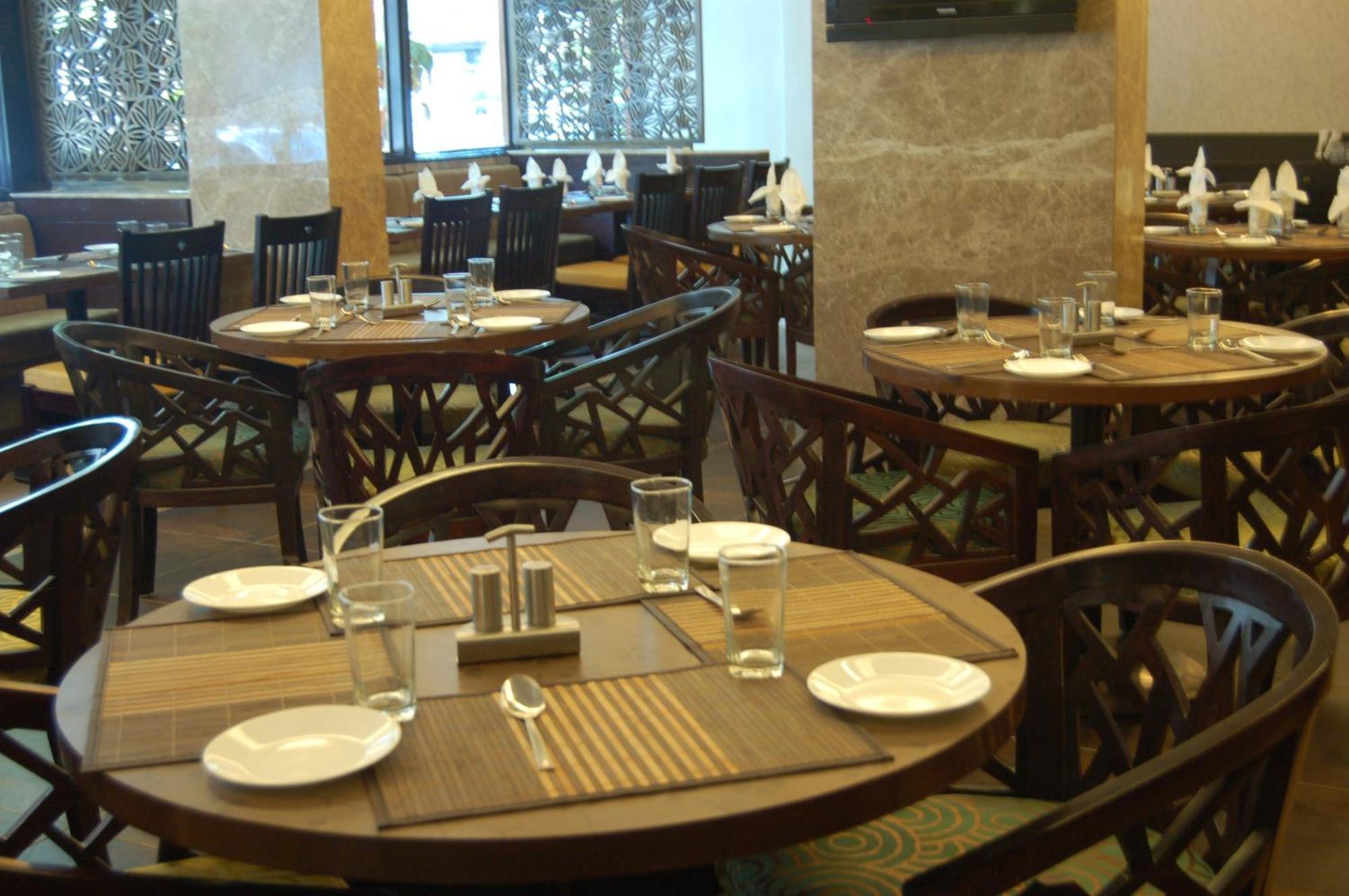 Comfort Inn President Near Ahmedabad Junction Station Exterior photo