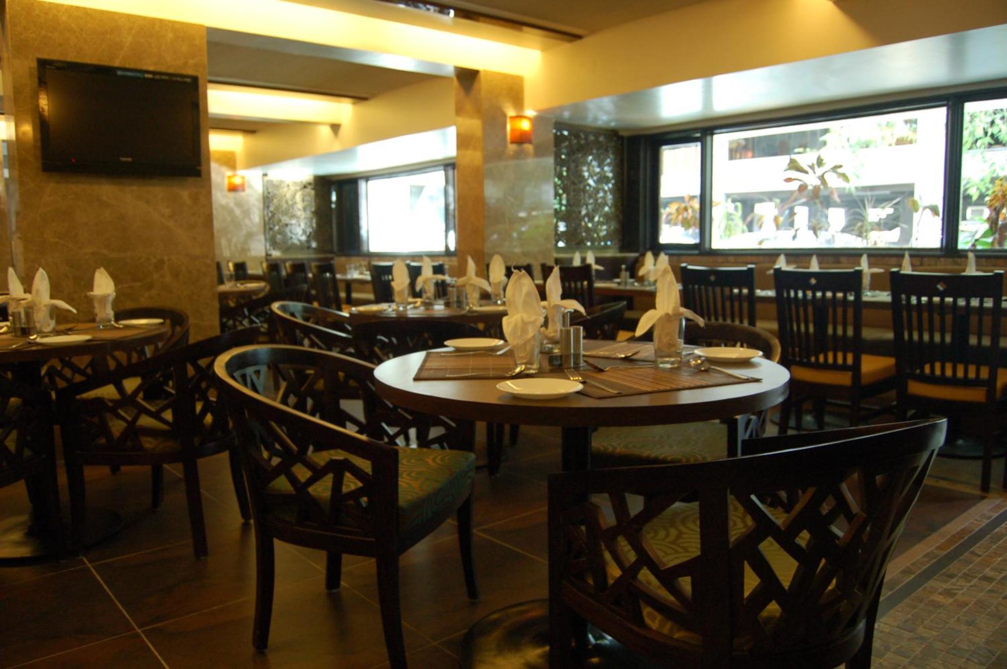 Comfort Inn President Near Ahmedabad Junction Station Exterior photo