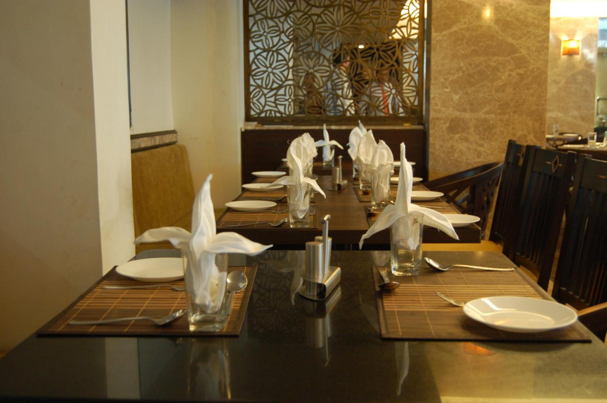 Comfort Inn President Near Ahmedabad Junction Station Exterior photo