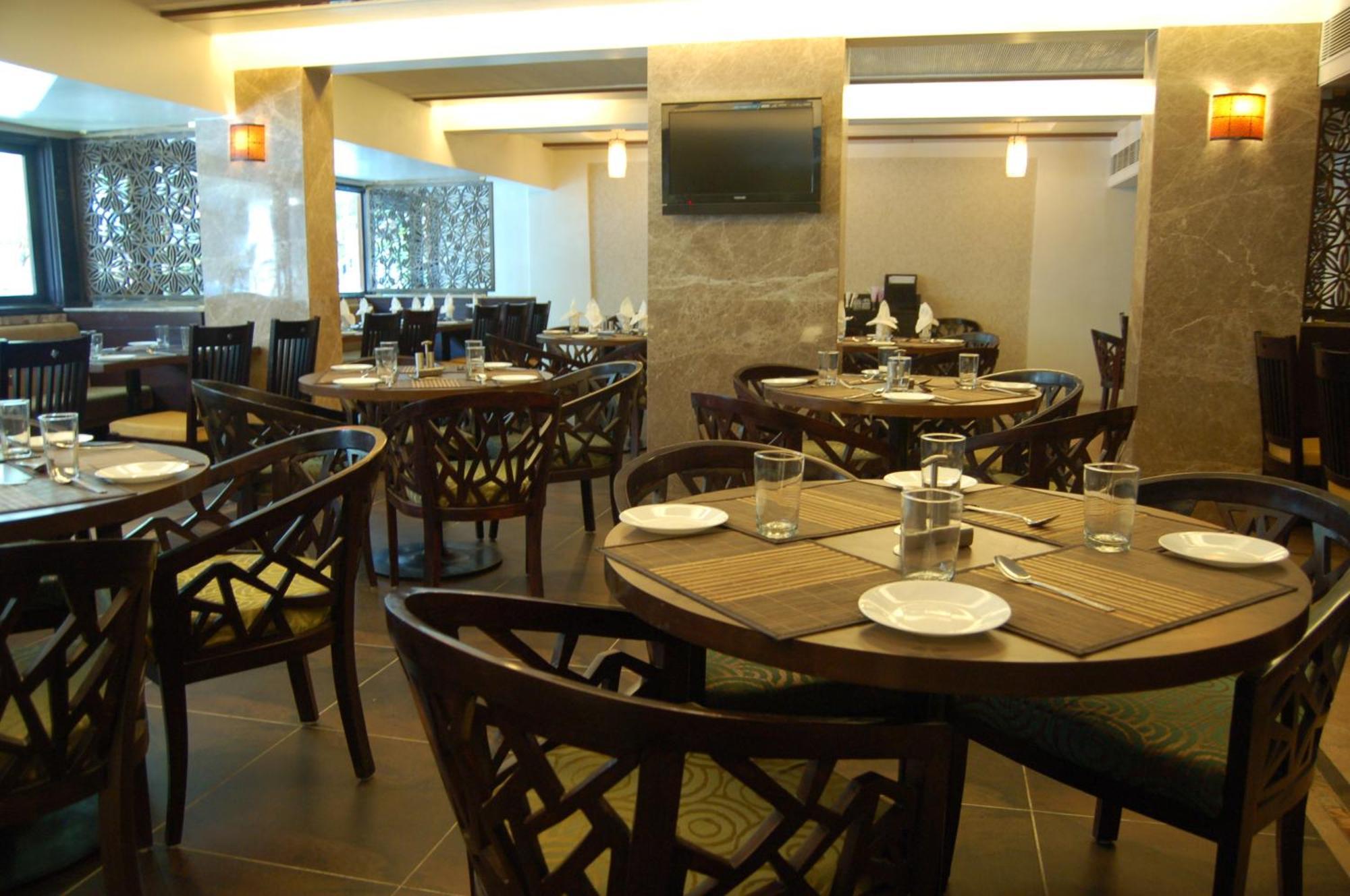 Comfort Inn President Near Ahmedabad Junction Station Exterior photo
