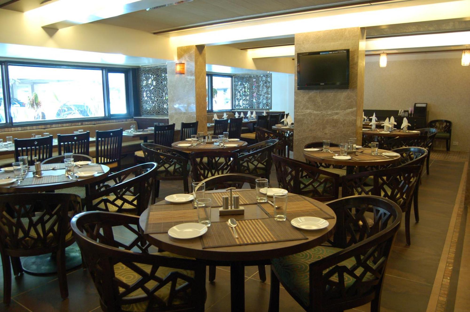 Comfort Inn President Near Ahmedabad Junction Station Exterior photo