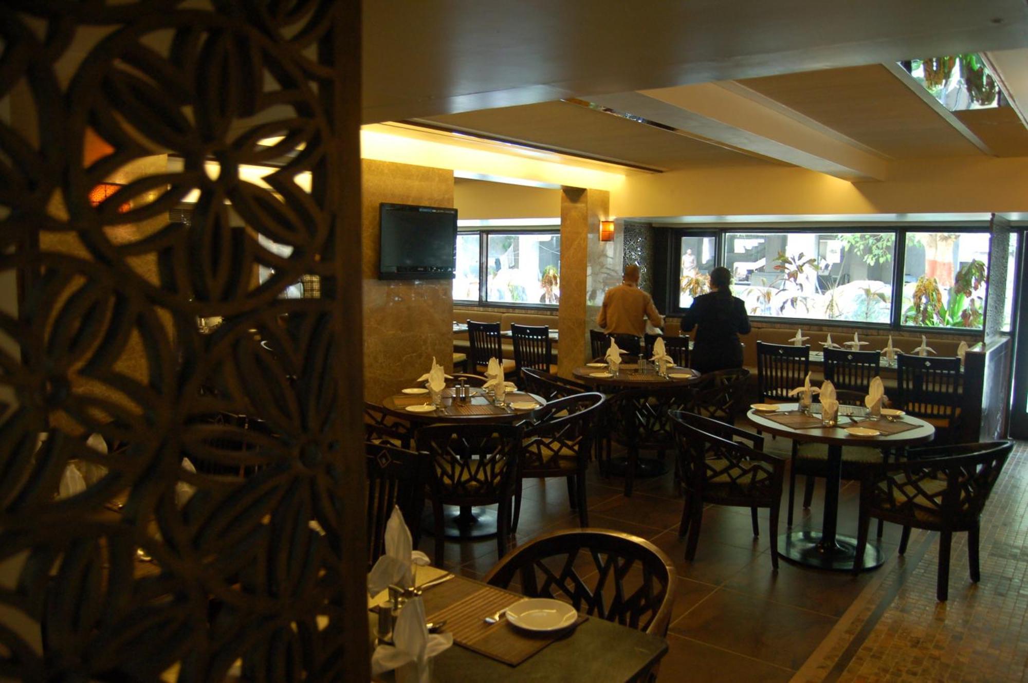 Comfort Inn President Near Ahmedabad Junction Station Exterior photo