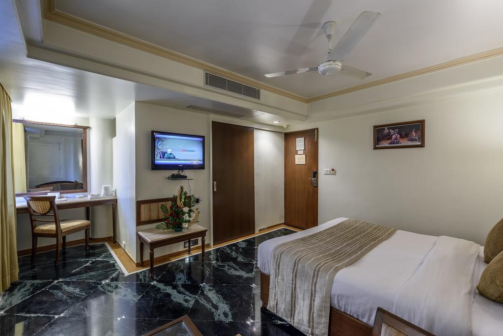 Comfort Inn President Near Ahmedabad Junction Station Exterior photo