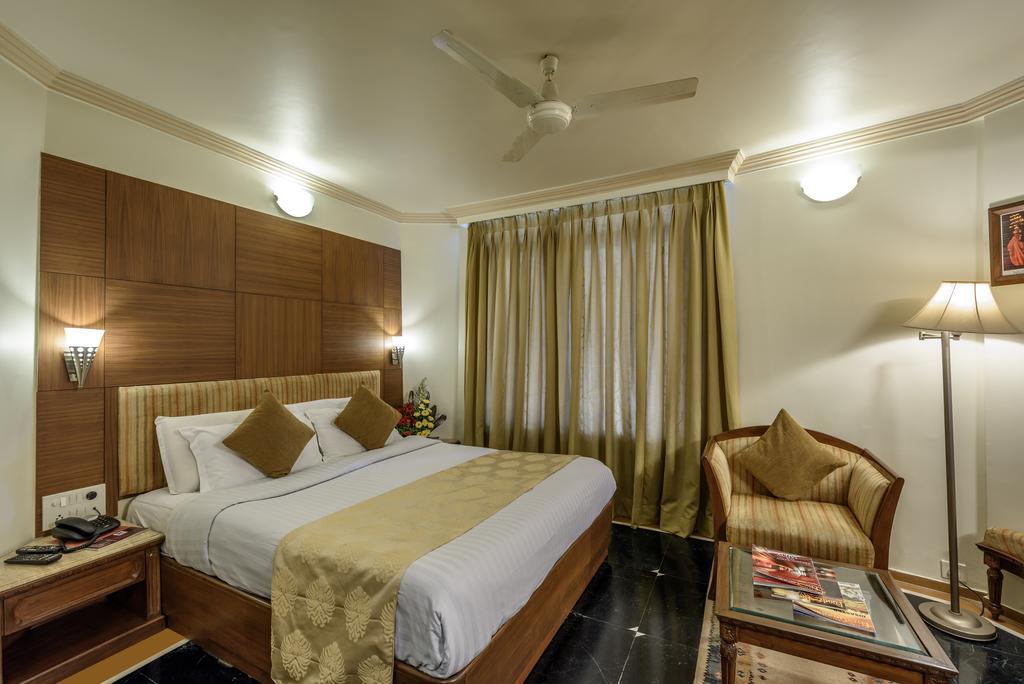 Comfort Inn President Near Ahmedabad Junction Station Exterior photo