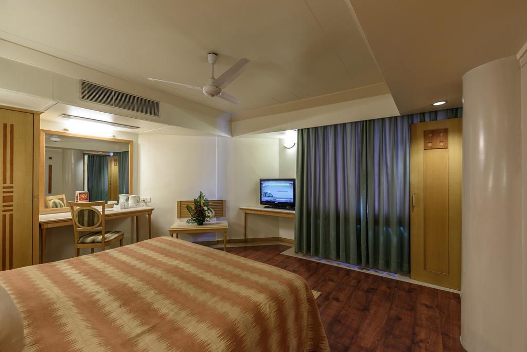 Comfort Inn President Near Ahmedabad Junction Station Exterior photo