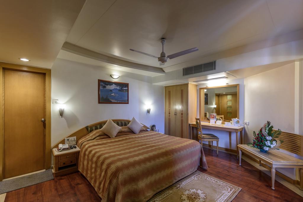Comfort Inn President Near Ahmedabad Junction Station Exterior photo