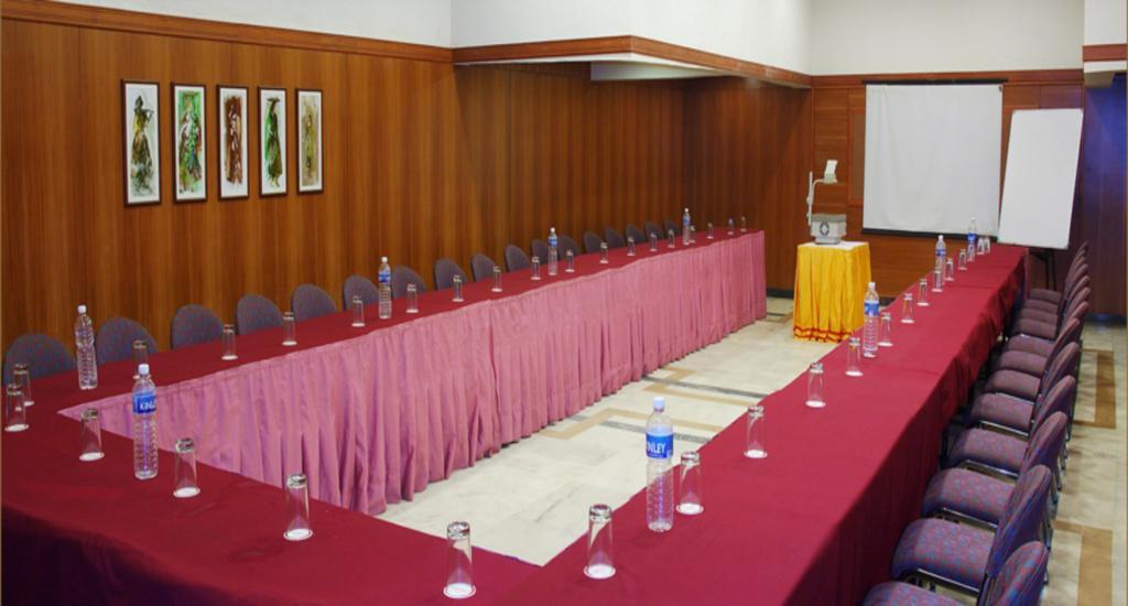 Comfort Inn President Near Ahmedabad Junction Station Exterior photo