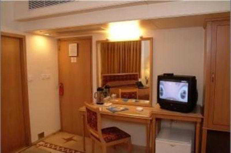Comfort Inn President Near Ahmedabad Junction Station Exterior photo