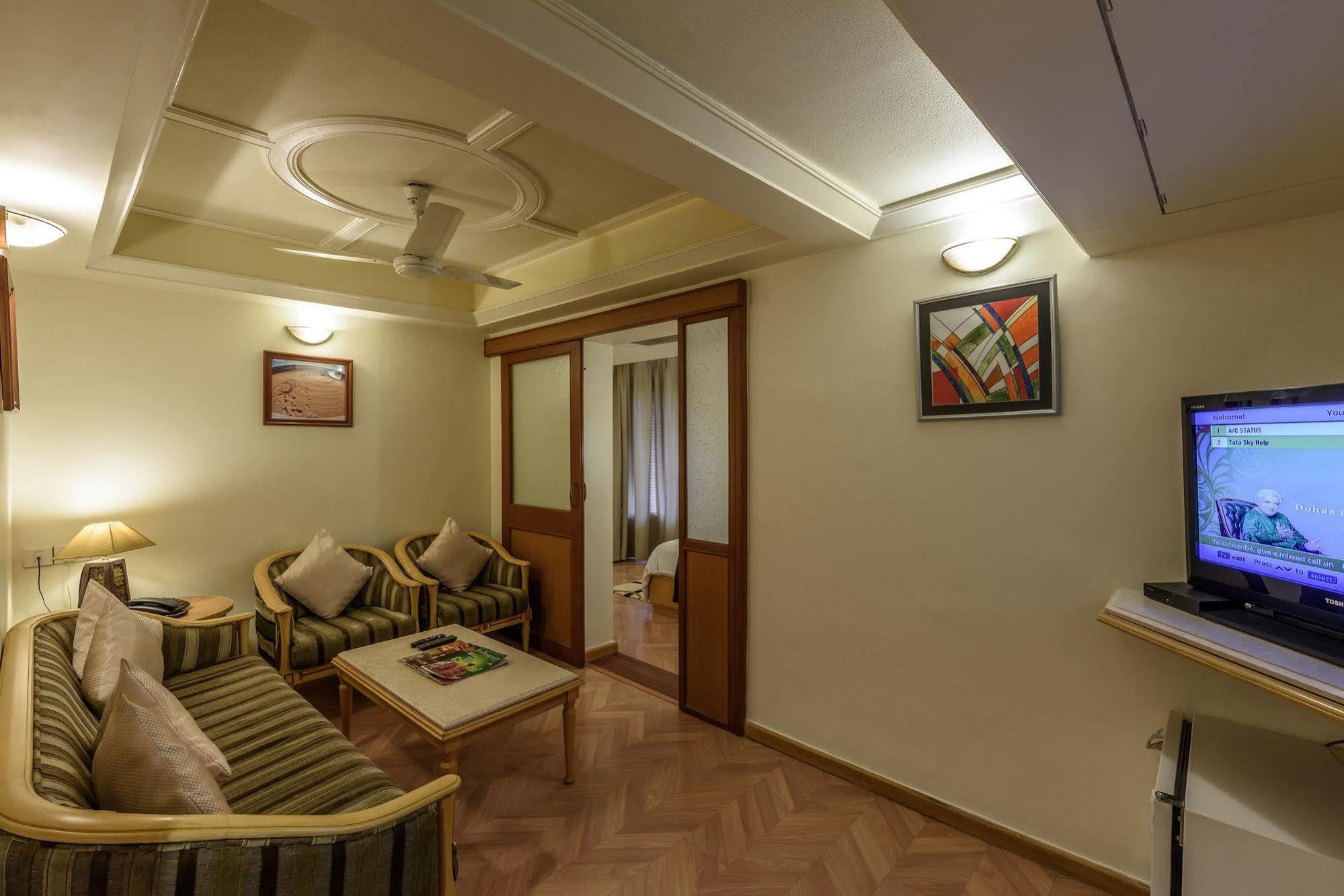 Comfort Inn President Near Ahmedabad Junction Station Exterior photo