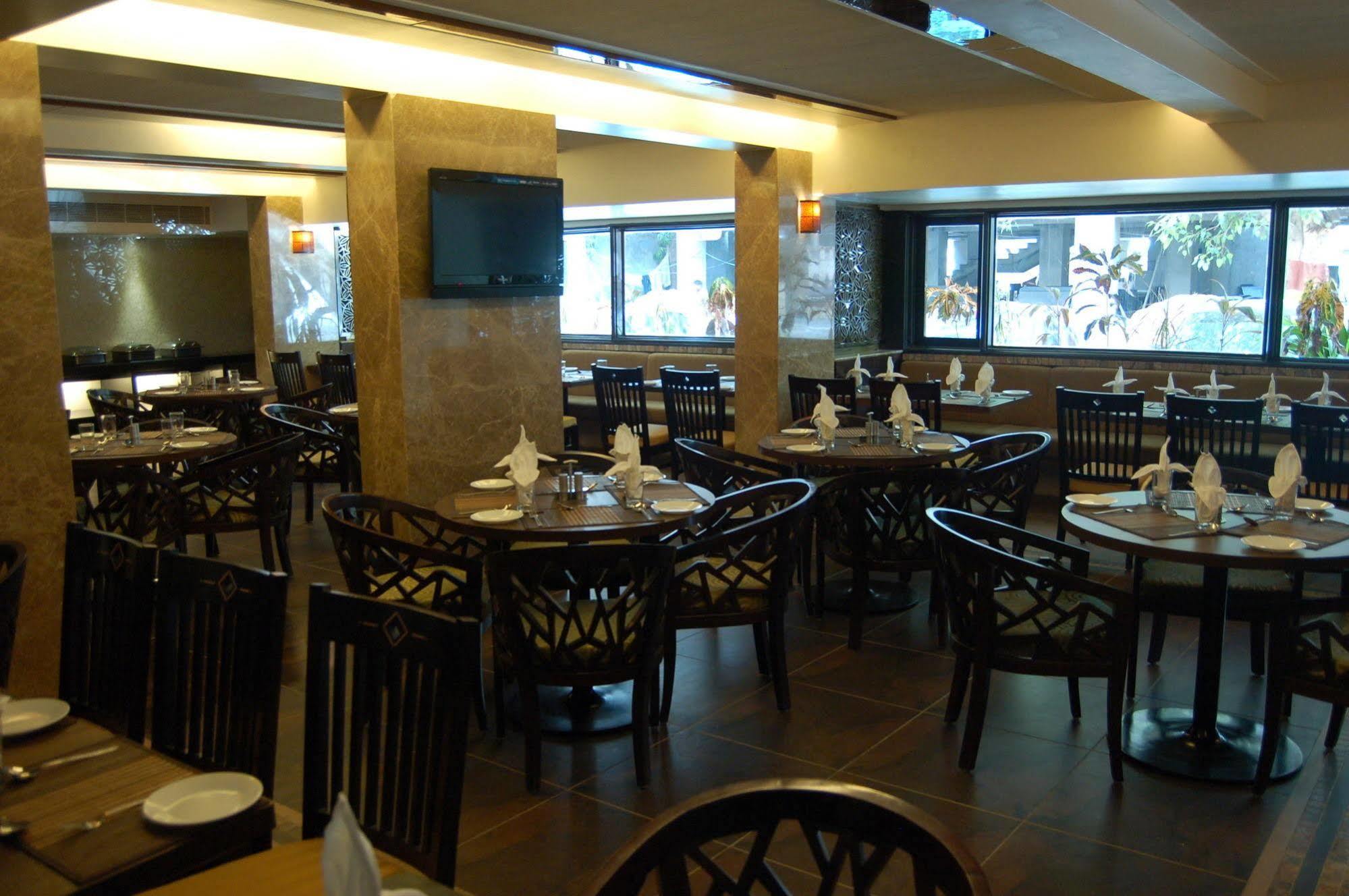 Comfort Inn President Near Ahmedabad Junction Station Exterior photo