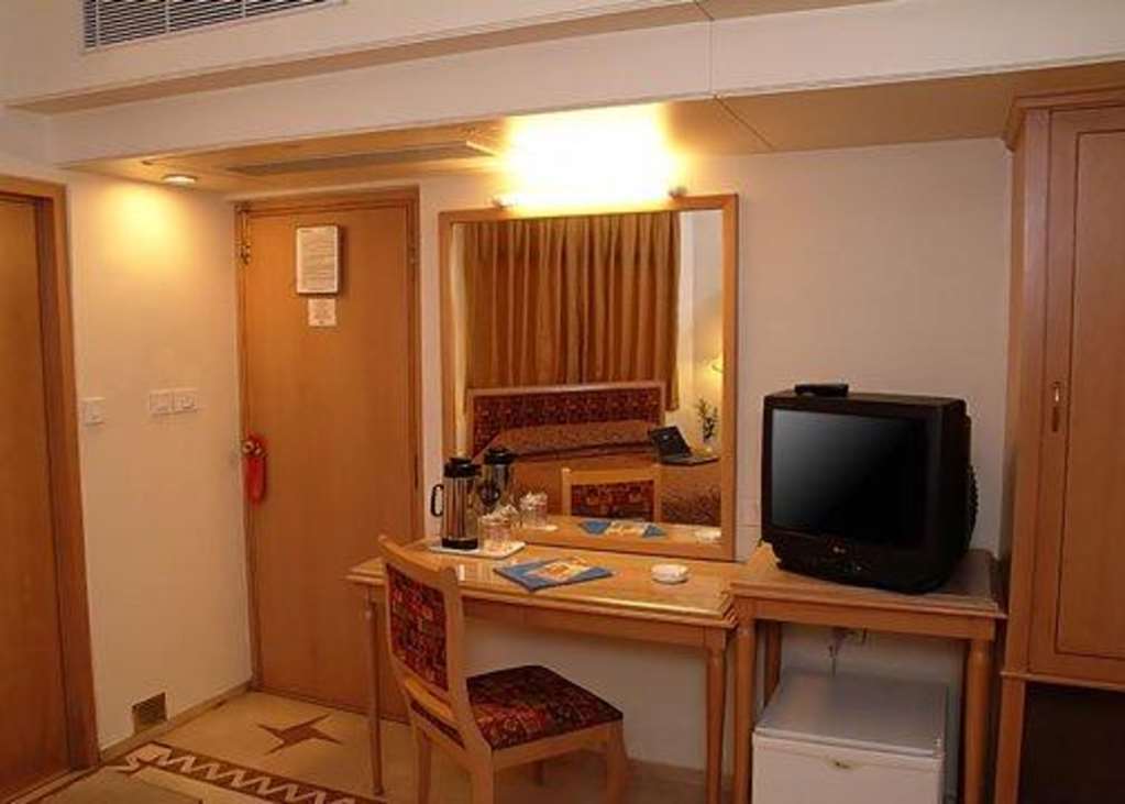 Comfort Inn President Near Ahmedabad Junction Station Exterior photo